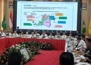 Suasana Rakortas bersama Menko Pangan RI, Zulkifli Hasan dan Kementerian/Lembaga lainnya, Gubernur Banten, Bupati/Walikota dan jajaran, di Pendopo Gubernur Banten, KP3B, Curug, Kota Serang, Jumat (10/1/2025). (LUTHFI/SATELITNEWS.COM)