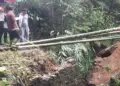 Jembatan Sarewu di Kecamatan Jiput, Kabupaten Pandeglang, roboh dan belum dilakukan perbaikan. (ISTIMEWA)