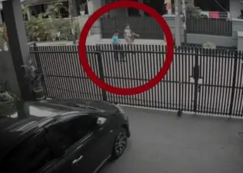 Dua Bocah Terekam CCTV Curi Sepeda