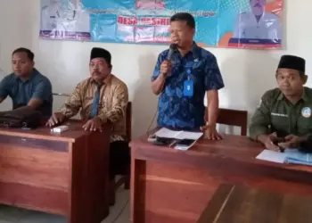 Camat Sindangresmi, Kabupaten Pandeglang, Muklis Arifin, menyampaikan arahan di acara Musrenbangdes, beberapa waktu lalu. (ISTIMEWA)