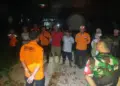 Tim SAR gabungan, sesaat sebelum melakukan pencarian korban tenggelam di Sungai Cibanten, Sabtu (2/1/2025). (ISTIMEWA)