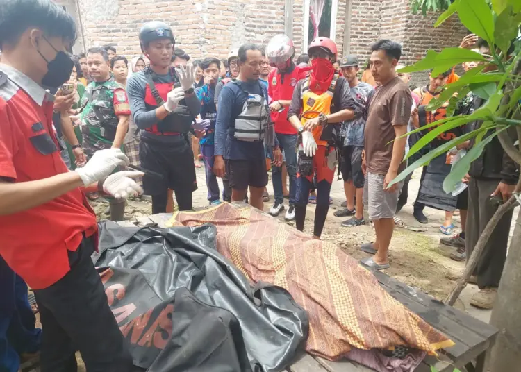 Jasad Fadli, korban tenggelam di Sungai Cibanten, ditemukan oleh tim SAR gabungan dalam keadaan tak bernyawa, Minggu (2/2/2025). (ISTIMEWA)