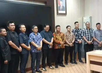 Forum Pamdal Provinsi Banten, seusai menyampaikan keresahannya dalam pertemuan dengan Komisi 1 DPRD Banten dan Badan Kepegawaian Daerah (BKD) Provinsi Banten, akhir pekan kemarin. (DOKUMEN/SATELITNEWS.COM)