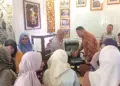 Sejumlah perwakilan pedagang Pasar Tambak, Kecamatan Kibin, Kabupaten Serang, mendatangi Mapolres Serang, Kamis (13/2). Mereka meminta bantuan dan perlindungan terhadap Kapolres Serang, terkait penggembokan kios oleh pihak yang mengaku sebagai ahli waris lahan Pasar Tambak. (ISTIMEWA)