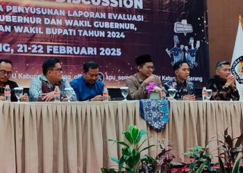 Komisioner KPU Kabupaten Serang, menyusun laporan evaluasi Pilkada 2024 bersama stakeholder kepemiluan. (ISTIMEWA)