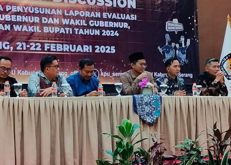 Komisioner KPU Kabupaten Serang, menyusun laporan evaluasi Pilkada 2024 bersama stakeholder kepemiluan. (ISTIMEWA)