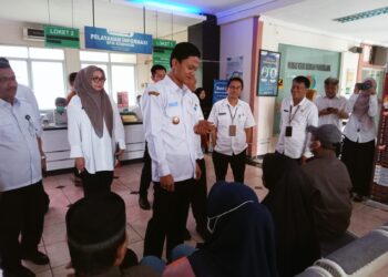 Untuk memastikan pelayanan berjalan optimal, Wakil Bupati (Wabup) Pandeglang Iing Andri Supriadi, memantau pelayanan di RSUD Berkah, Rabu (26/2/2025). (ISTIMEWA)