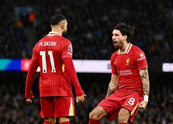 Liverpool Perlebar Jarak di Puncak