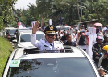 Disambut Meriah, Sachrudin-Maryono Dadah-dadah ke Warga