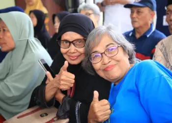 Hari Pertama Sekolah Lansia Kota Tangerang Semringah