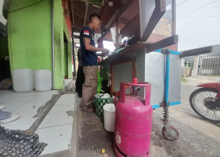 Gegara Gas Melon Langka, Pedagang di Kota Tangerang Terpaksa Beralih ke Gas 12 kg