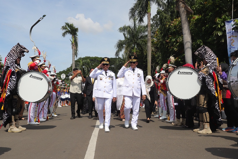 Disambut Meriah, Sachrudin-Maryono Dadah-dadah ke Warga