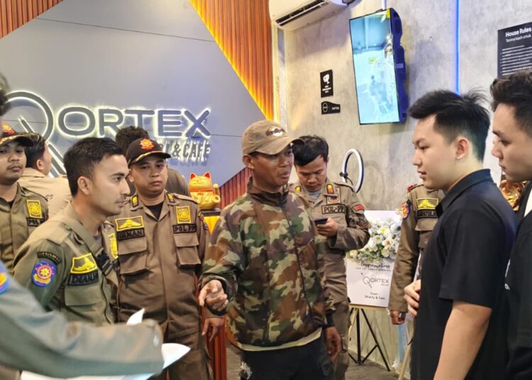 Langgar Surat Edaran Bupati Tangerang, Billiard Qortex Ditutup Paksa Satpol PP